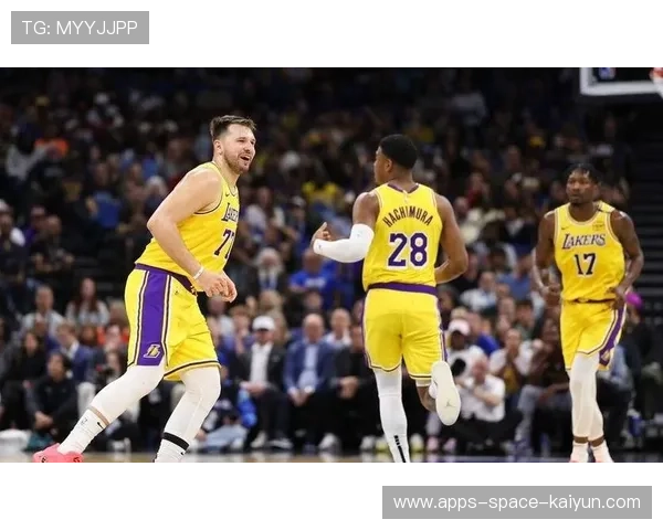 湖人3连胜后,雷迪克称赞小詹,里夫斯情商高,东契奇保持谦虚,湖人队里夫斯 湖人3连胜后,雷迪克称赞小詹,里夫斯情商高,东契奇保持谦虚,湖人队里夫斯