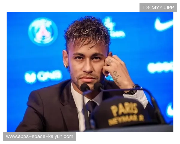 内马尔被拍与流行歌手亲密互动画面引猜测