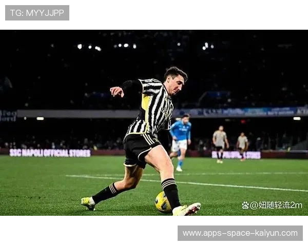 尤文边路推进高效,坎比亚索传中被门将没收 尤文边路推进高效,坎比亚索传中被门将没收